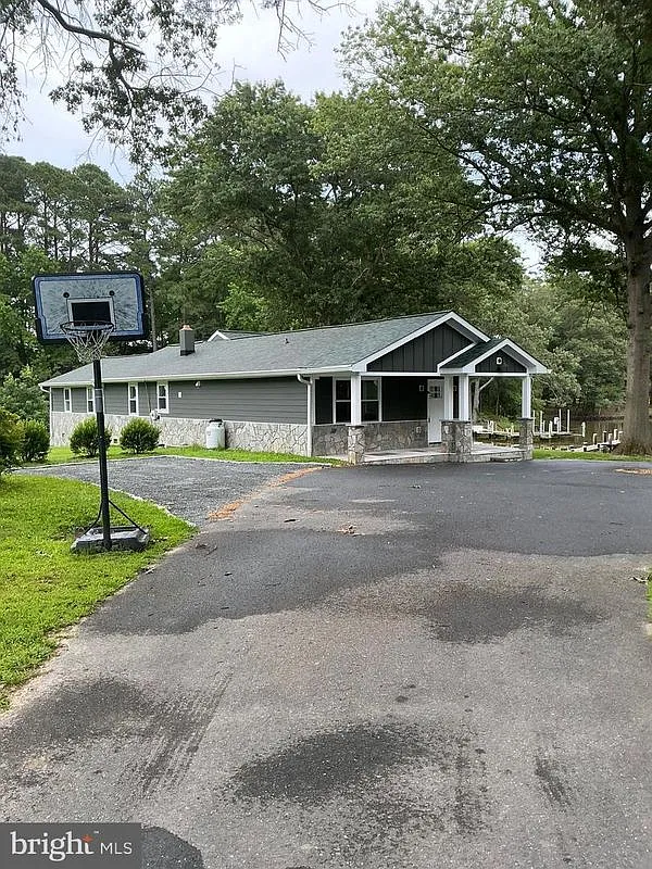 4 bed, 2.0 bath, 1800 sqft, $3,500 — Photo 1