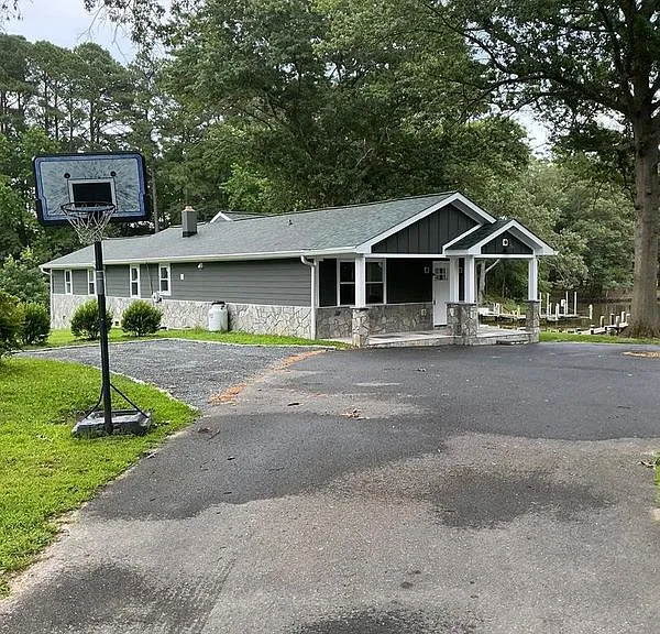 109 Yewell Rd — Photo 1