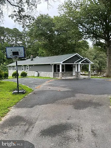 109 Yewell Rd Photo 1