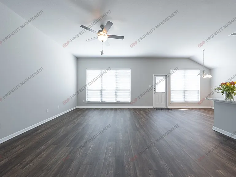 7453 Mossy Ridge Ln — Photo 4