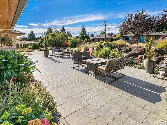 So much sunshine - a gardener's haven and a wonderful place to meet neighbors walking by.