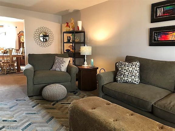 5th image of 7386 Eisenhower Dr Unit 6