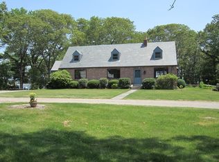 88 Aucoot Rd, Mattapoisett, MA 02739