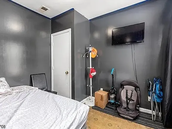3 bed, 1000 sqft, $2,199 — Photo 2