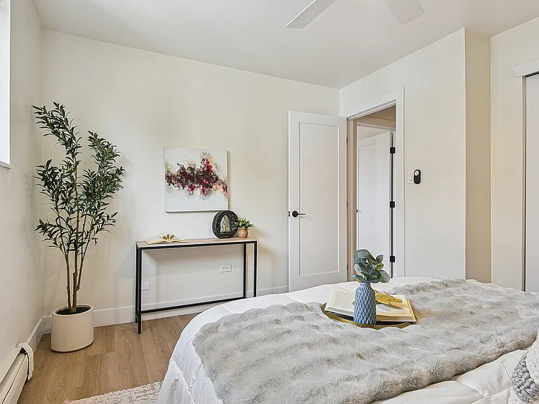 140 S. Clarkson — Photo 15