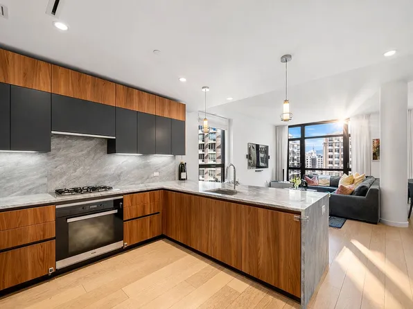 128 W 23rd St APT 8B, New York, NY 10011
