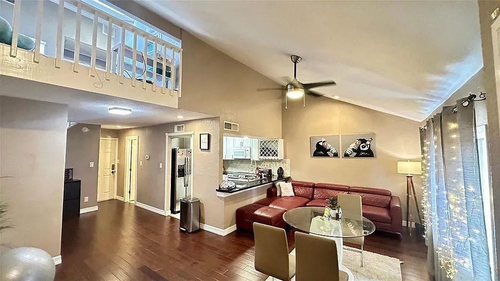 3 bed, 1.5 bath, 1299 sqft, $1,700 — Photo 1