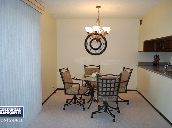 5th image of 15700 86th Ave Unit 102