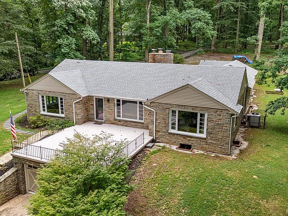 2nd image of 3114 Sunset Ln
