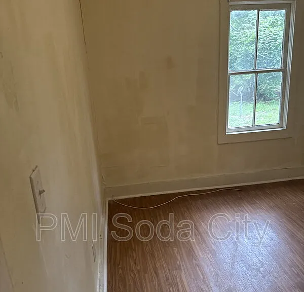 211 E Brooks St #F — Photo 15