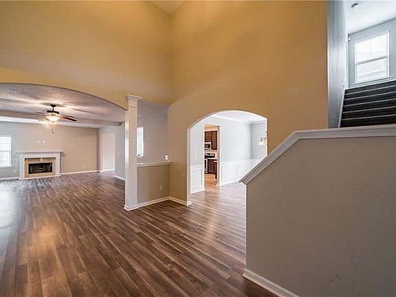5th image of 34 White Pine Way