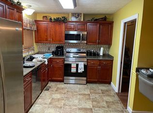 2414 Jerry Jones Dr, Valdosta, GA 31602