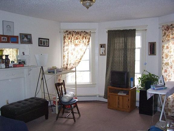 Living Room of Floor 1