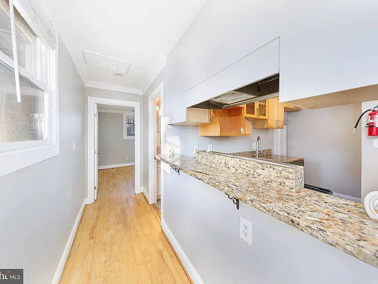300 Oklahoma Ave NE #101 — Photo 9