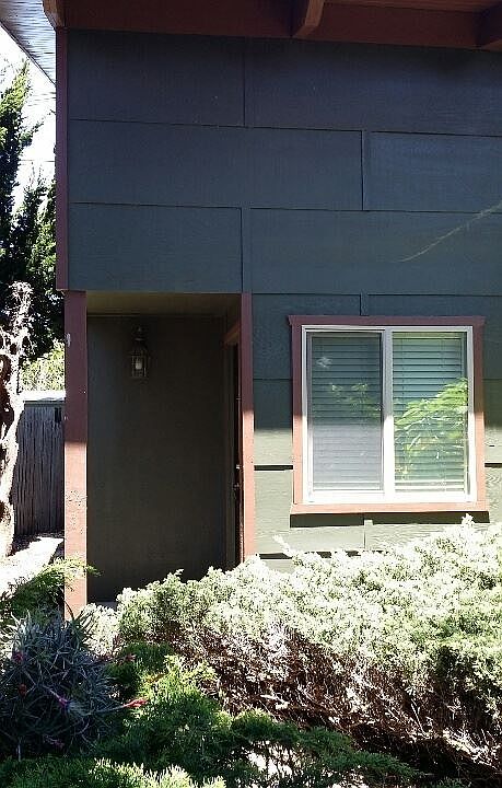2nd image of 481 Hillview St APT A