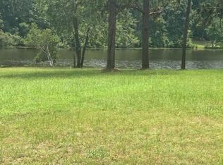 560 E Ridge Lake Rd, Crestview, FL 32536