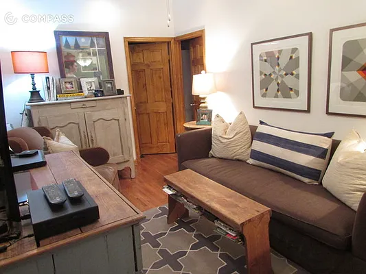 Rented by Compass | media 23