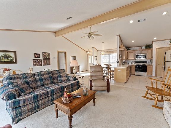 4th image of 107 E Beverly Dr