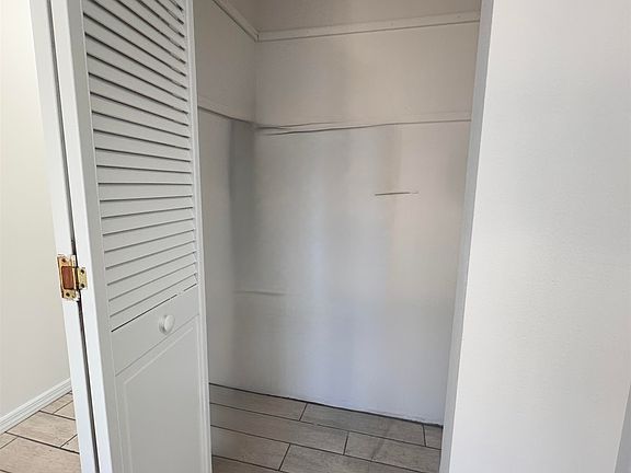 5th image of 373 Whiton St