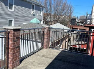 1063 Rhinelander Ave, Bronx, NY 10461