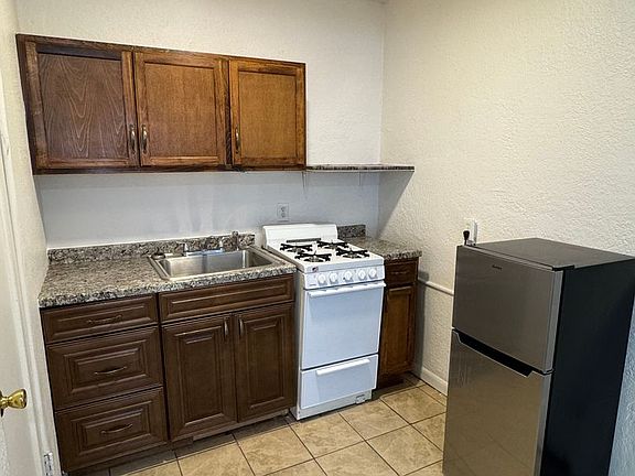 4th image of 2712 W Colorado Ave #10