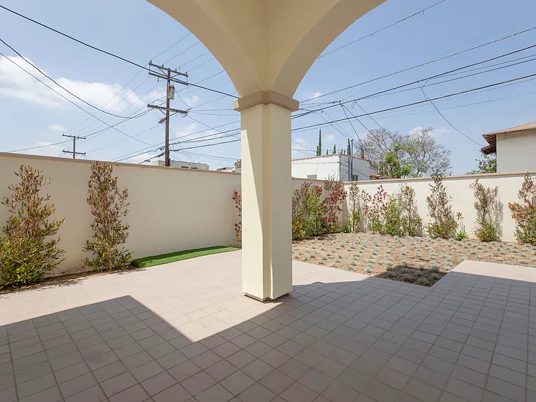 1029 Melrose Ave #104 — Photo 45