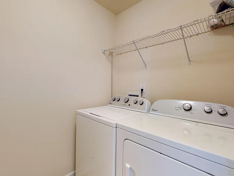 8032 Remington Heights Dr — Photo 27