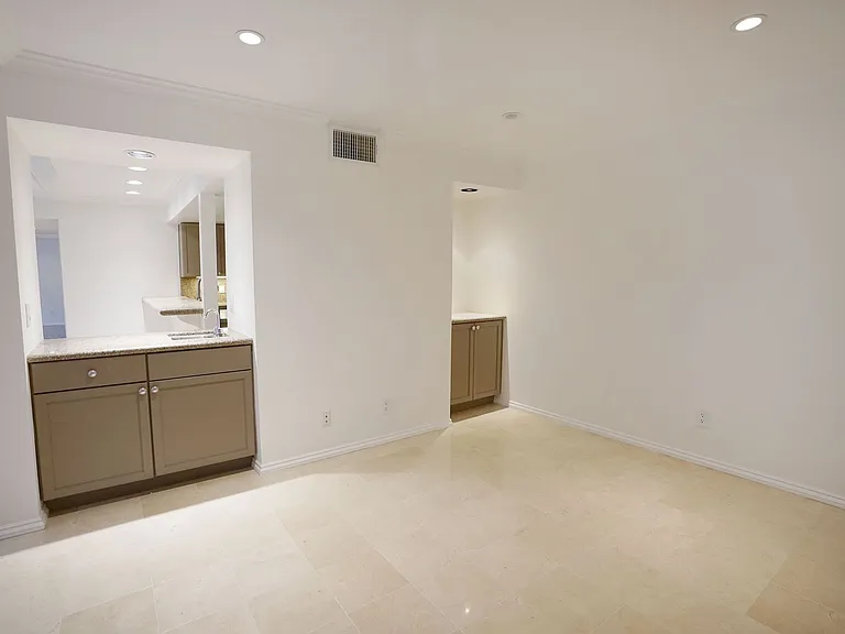 1815 Butler Ave — Photo 5