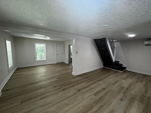 2nd image of 4420 Seneca Hollow Rd