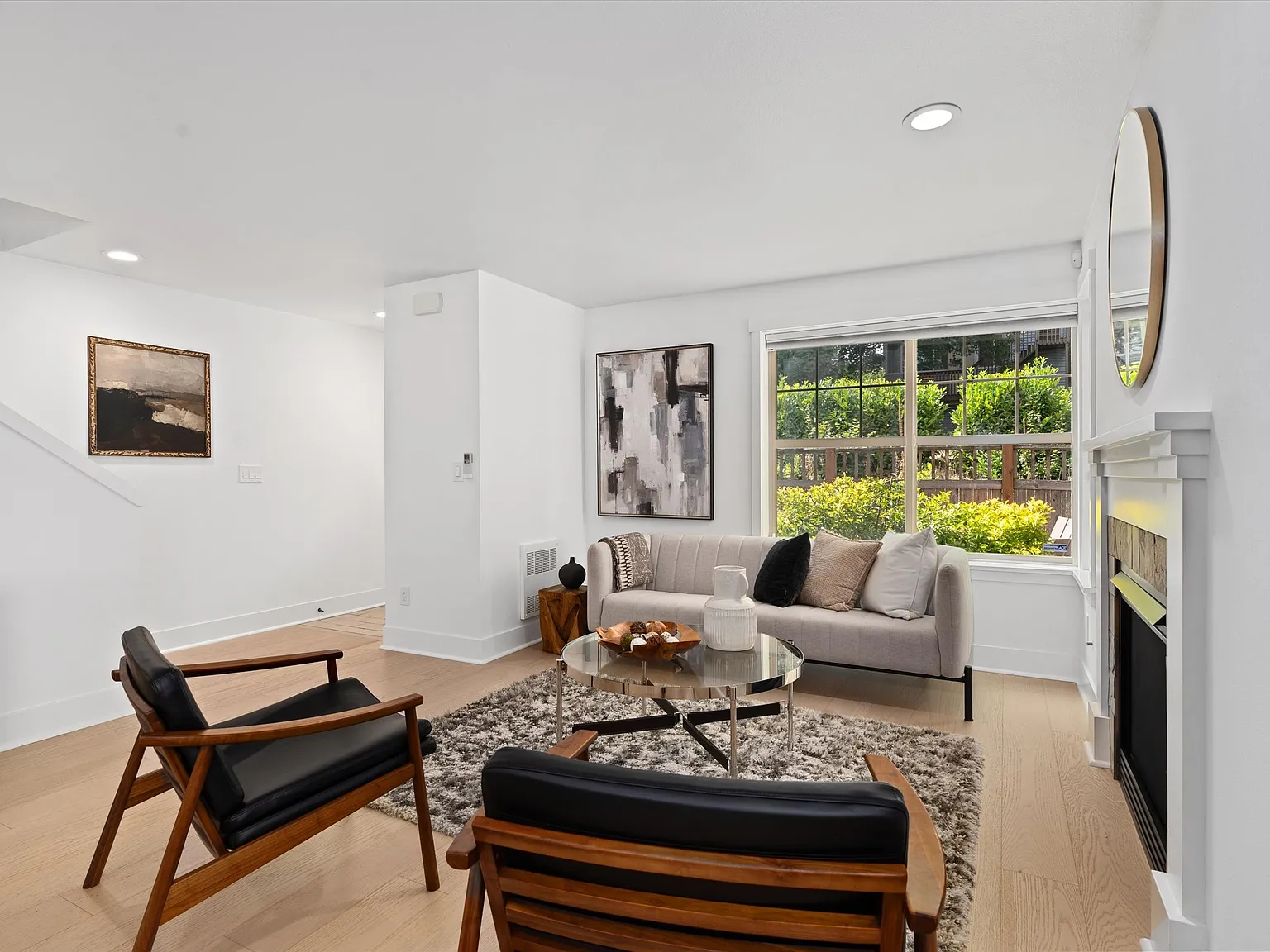 4 bed, 3.5 bath, 1880 sqft, $4,600 — Photo 2