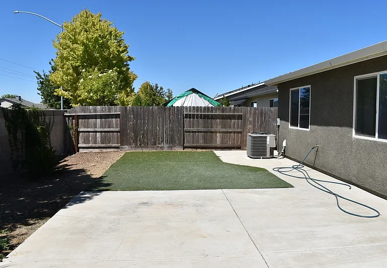 524 Janell Ct — Photo 35