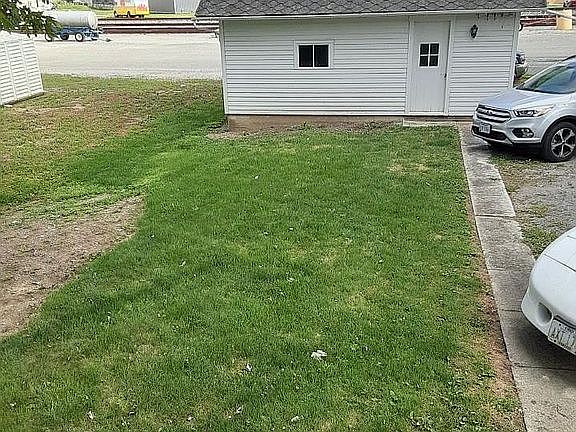 4th image of 216 W Main St