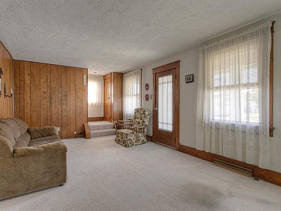 4th image of 554 Brandon Ave