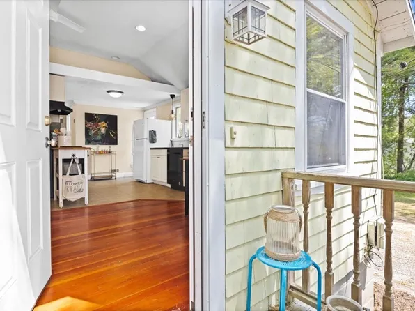 45 Highland Shores Dr, Wareham, MA 02571