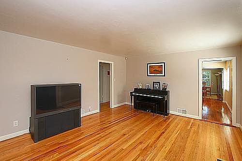 5th image of 1819 E Kensington Ave