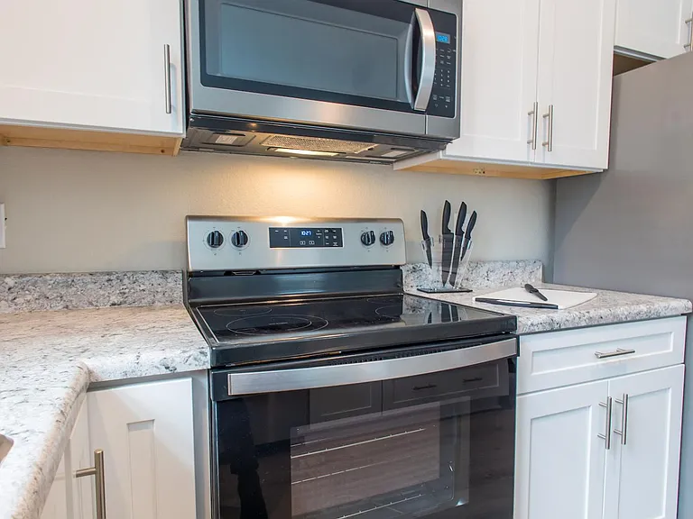 1812 W Gadsden St — Photo 25