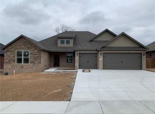 305 Deere Run Dr, Cave Springs, AR 72718