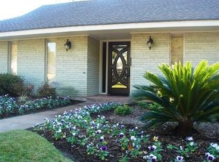 10711 Meadow Lake Ln, Houston, TX 77042