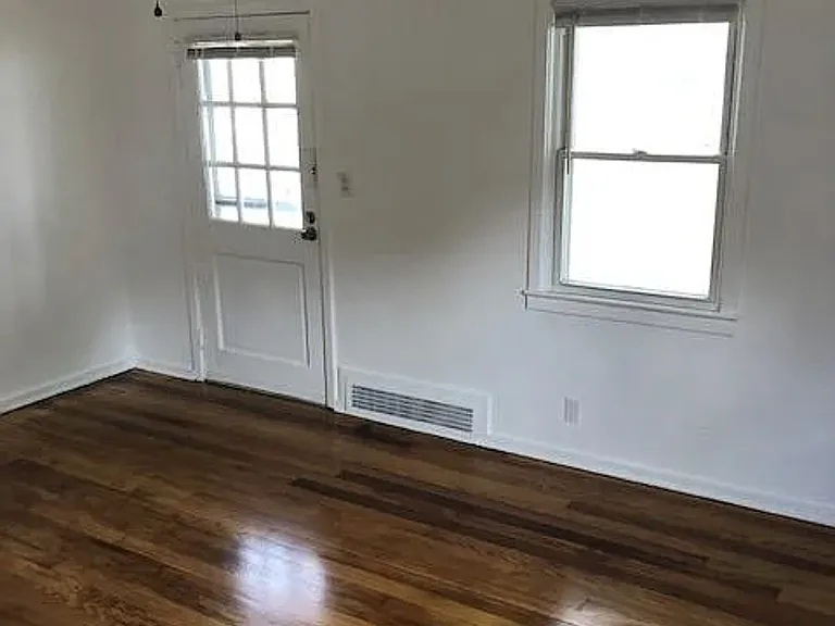 9 Hathaway Ln — Photo 3