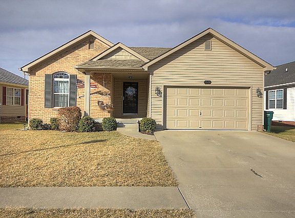 3rd image of 249 Oxford Cir