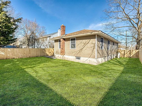 3rd image of 16 Bonny Dr