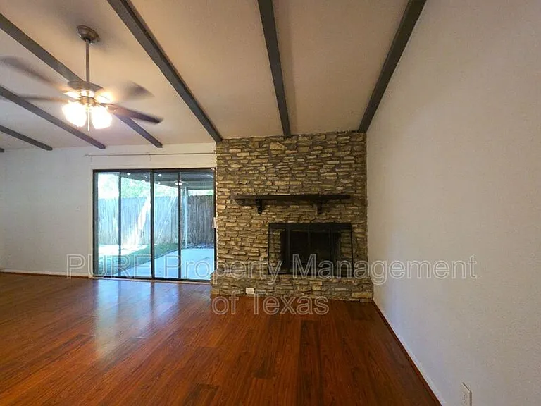 3000 Lakeside Dr — Photo 8