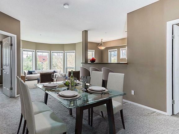 4th image of 318 19th Ave SW Unit 318