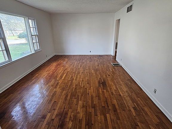 5th image of 313 S Spiker St