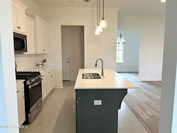 3rd image of 104 Lilian Ln