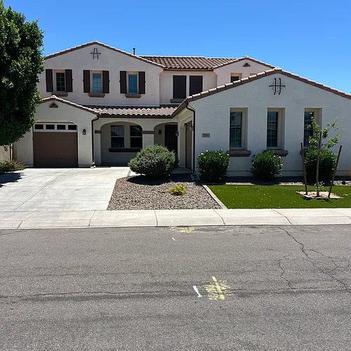 2901 E Iris Dr Photo 1
