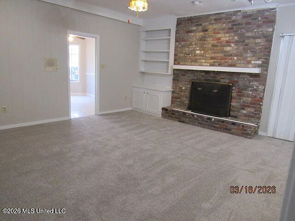 4th image of 718 Woodhill Rd