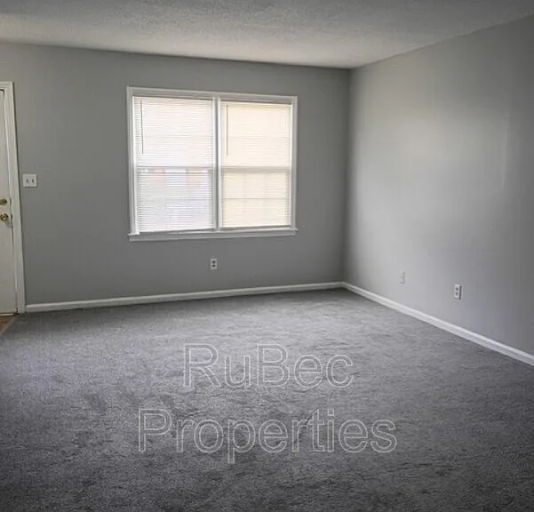 913 Nottingham Dr #33 — Photo 4