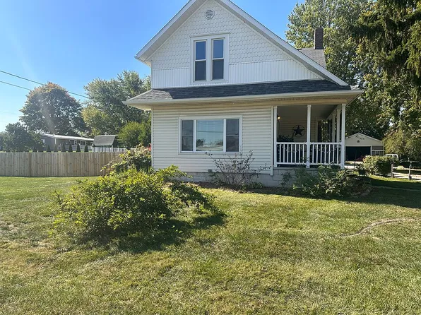 406 S Main St, Wolcottville, IN 46795