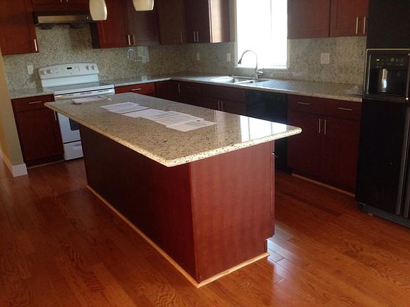 2nd image of 921 233rd Pl NE